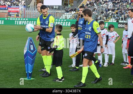 Como, Italien. November 2025. ComoÕs Beginn des Fußballspiels der Serie A zwischen Como und Cagliari im Giuseppe Sinigaglia Stadion in Como, Norditalien - 8. November 2025 Sport - Soccer. (Foto: Antonio Saia/LaPresse) Credit: LaPresse/Alamy Live News Stockfoto