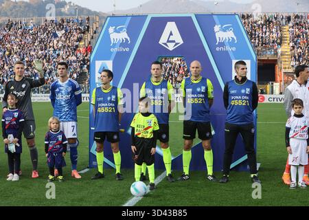Como, Italien. November 2025. ComoÕs Beginn des Fußballspiels der Serie A zwischen Como und Cagliari im Giuseppe Sinigaglia Stadion in Como, Norditalien - 8. November 2025 Sport - Soccer. (Foto: Antonio Saia/LaPresse) Credit: LaPresse/Alamy Live News Stockfoto