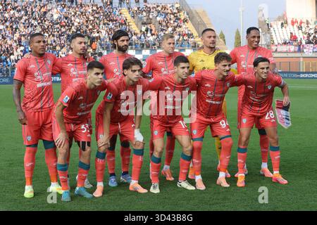 Como, Italien. November 2025. ComoÕs Cagliari während des Fußballspiels der Serie A zwischen Como und Cagliari im Giuseppe Sinigaglia Stadion in Como, Norditalien - 8. November 2025 Sport - Fußball. (Foto: Antonio Saia/LaPresse) Credit: LaPresse/Alamy Live News Stockfoto