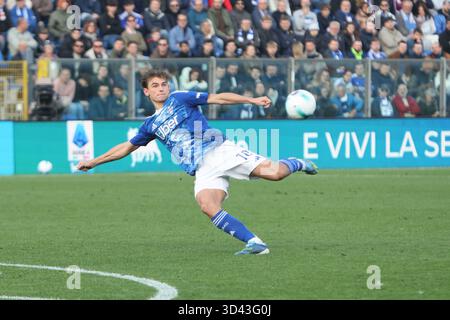 Como, Italien. November 2025. ComoÕs ComoÕs Nico Paz während des Fußballspiels der Serie A zwischen Como und Cagliari im Giuseppe Sinigaglia Stadion in Como, Norditalien - 8. November 2025 Sport - Fußball. (Foto: Antonio Saia/LaPresse) Credit: LaPresse/Alamy Live News Stockfoto