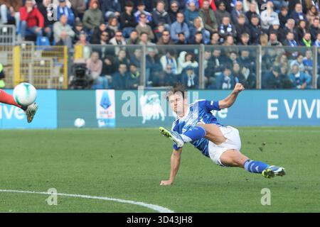 Como, Italien. November 2025. ComoÕs ComoÕs Nico Pazduring beim Fußball-Spiel der Serie A zwischen Como und Cagliari im Giuseppe Sinigaglia-Stadion in Como, Norditalien - 8. November 2025 Sport - Fußball. (Foto: Antonio Saia/LaPresse) Credit: LaPresse/Alamy Live News Stockfoto