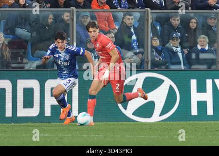 Como, Italien. November 2025. ComoÕs Cagliaris Marco Palestra während des Fußballspiels der Serie A zwischen Como und Cagliari im Giuseppe Sinigaglia-Stadion in Como, Norditalien - 8. November 2025 Sport - Fußball. (Foto: Antonio Saia/LaPresse) Credit: LaPresse/Alamy Live News Stockfoto