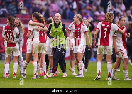 Amsterdam, Niederlande. November 2025. AMSTERDAM, NIEDERLANDE - 8. NOVEMBER: Ajax feiert seinen Sieg während eines Euro Jackpot Vrouwen Eredivisie Matches in der Johan Cruijff Arena am 8. November 2025 in Amsterdam, Niederlande. (Foto von Andre Weening/Orange Pictures) Credit: Orange Pics BV/Alamy Live News Stockfoto