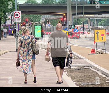 Glasgow, Schottland, Großbritannien. November 2025. Wetter in Großbritannien: Nasser Tag und dunkel über dem Stadtzentrum, da die Einheimischen und die letzten Touristen durch die Stadt laufen. Credit Gerard Ferry/Alamy Live News Stockfoto