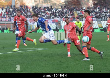 Como, Italien. November 2025. ComoÕs ComoÕs Nico Paz während des Fußballspiels der Serie A zwischen Como und Cagliari im Giuseppe Sinigaglia Stadion in Como, Norditalien - 8. November 2025 Sport - Fußball. (Foto: Antonio Saia/LaPresse) Credit: LaPresse/Alamy Live News Stockfoto