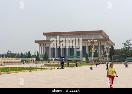 Mausoleum von Mao Zedong, auch bekannt als Chairman Mao Memorial Hall, befindet sich im Zentrum des Tiananmen-Platzes in Peking, China. Stockfoto