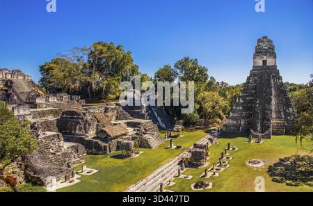 Tempel 1, Tempel des Großen Jaguar und Nordakropolis, Tikal, größter Maya-Zeremonialkomplex Stockfoto