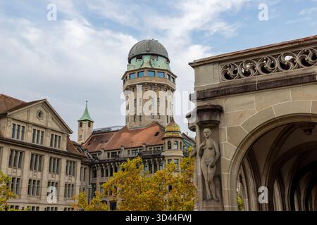 Die historische Urania-Sternwarte, ein öffentliches Observatorium mit markanter Kuppel, in Zürich, Kanton Zürich Stockfoto