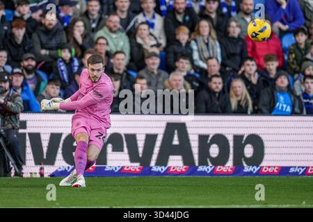 Stockport, Großbritannien. November 2025. Torhüter Josh Keeley (24) aus Luton Town während des Spiels der Sky Bet League 1 zwischen Stockport County und Luton Town im Edgeley Park Stadium, Stockport, England am 8. November 2025. Foto: David Horn. Quelle: Prime Media Images/Alamy Live News Stockfoto