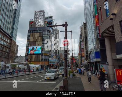 Moderne Geschäftsgebäude an der Kreuzung Sannomiya North in Chuo Ward von Kobe, Präfektur Hyogo, Japan. Stockfoto
