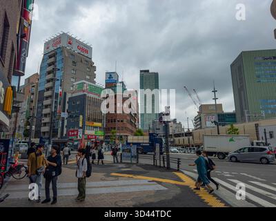 Moderne Geschäftsgebäude an der Kreuzung Sannomiya North in Chuo Ward von Kobe, Präfektur Hyogo, Japan. Stockfoto