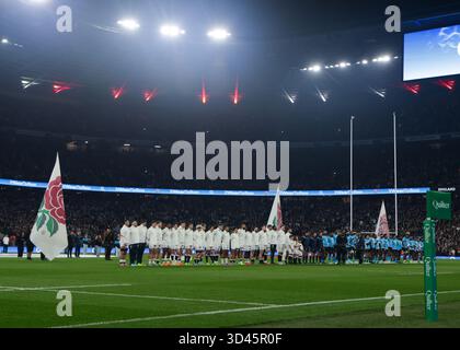 London, Großbritannien. November 2025. Die Teams stellen sich vor dem Spiel England gegen Fiji im Allianz Stadium in Twickenham für die Quilter Nations Series 2025 auf. London, Großbritannien © ️ Credit: Elsie Kibue/Alamy Live News Stockfoto