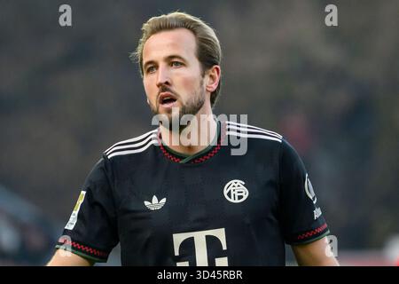Berlin, Deutschland. November 2025. f.l.t.r.: Harry Kane (FC Bayern München, 09), in der 1. Bundesliga-Spiel, 1. FC Union Berlin vs. FC Bayern München, Bundesliga, Fußball, DFB, Saison 2025/2026, im Stadion Alte Foersterei, im Spiel der ersten Bundesligaspiel, 1. FC Union Berlin gegen FC Bayern MŸnchen, Bundesliga, FuParticle, DFB, Saison 2025/2026, IM STADION ALTE FŠRSTEREI, DFB/DFL-VORSCHRIFTEN VERBIETEN JEDE VERWENDUNG VON FOTOGRAFIEN ALS BILDSEQUENZEN UND/ODER QUASI-VIDEO, 08.11.25. Foto: HMB Media/Alamy Live News Stockfoto