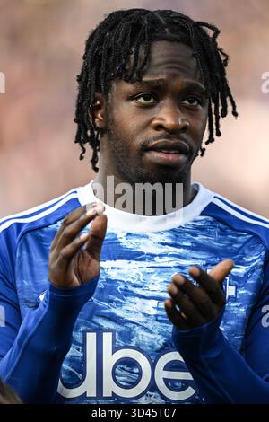Como, Italien. November 2025. Addai Jayden von Calcio Como nach dem italienischen Fußballspiel der Serie A zwischen Calcio Como und Cagliari Calcio am 8. November 2025 im Giuseppe Senigallia Stadion in Como, Italien Credit: Independent Photo Agency/Alamy Live News Stockfoto