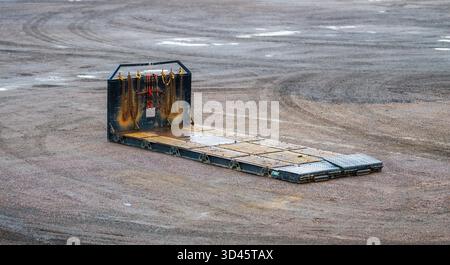Laderampe auf einem Schotterfeld Stockfoto