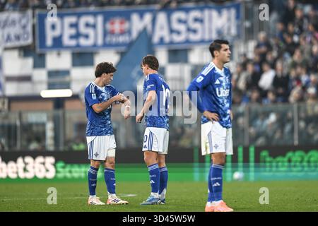 Como, Italien. November 2025. Maximo Perrone von Calcio Como während des italienischen Fußballspiels der Serie A zwischen Calcio Como und Cagliari Calcio am 8. November 2025 im Giuseppe Senigallia Stadion in Como, Italien Credit: Independent Photo Agency/Alamy Live News Stockfoto