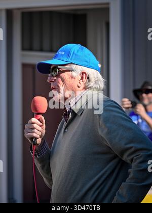 Pleasant Hill, CA, USA, 8. November 2025, Rallye, märz, Honk and Wave Event unterstützt Veteranenrechte und „Food for the People, Not Gatsby Parties!“. Stockfoto
