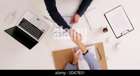 Führungskräfte Von Anwaltskanzleien Führen Ein Gespräch Mit Top-View-Einstellungsgesprächen Durch Stockfoto