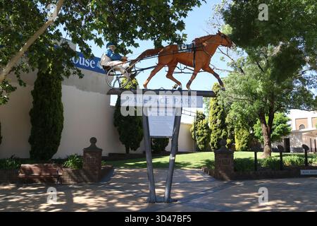 NSW, Australien. November 2025. Paleface Adios Statue im Paleface Park, Temora. Quelle: Richard Milnes/Alamy Stockfoto