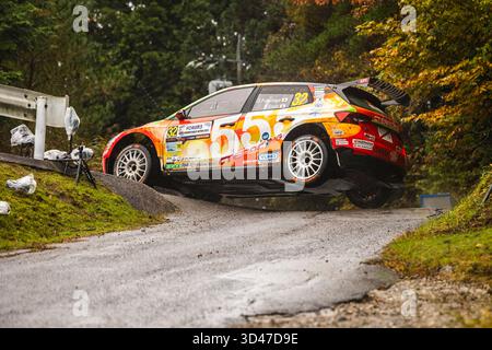 32 Osamu FUKUNAGA, Misako SAIDA, Skoda Fabia RS Rally2, Aktion während der Rallye 2025, Japan. , . WRC World Rallye Car Championship, vom 6. Bis 9. November 2025 in Toyota, Aichi, Japan - Foto Nikos Katikis/DPPI Credit: DPPI Media/Alamy Live News Stockfoto