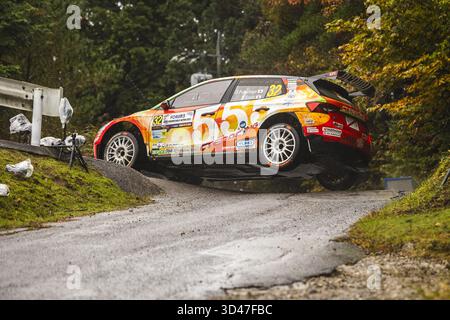 32 Osamu FUKUNAGA, Misako SAIDA, Skoda Fabia RS Rally2, Action während der Rallye Japan 2025, 13. Runde der WRC-Weltmeisterschaft 2025, vom 6. Bis 9. November 2025 in Toyota, Aichi, Japan Stockfoto