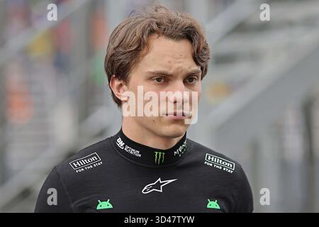 Sao Poulo, Brasilien. November 2025. Oscar Piastri (aus) McLaren F1 Team MCL39 Mercedes während des Sprint-Rennens des F1 Grand Prix von Brasilien im Autodromo Jose Carlos Pace Credit: Action Plus Sports/Alamy Live News Stockfoto