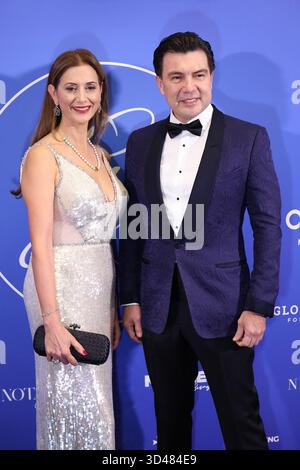 Paris, Frankreich. November 2025. Teilnehmer des Global Gift Gala Paris 2025 Photocall im Four Seasons George V Hotel am 8. November 2025 in Paris Frankreich. (Foto: F.BLAISE/ÙPtertainment/SIPA USA) Credit: SIPA USA/Alamy Live News Stockfoto