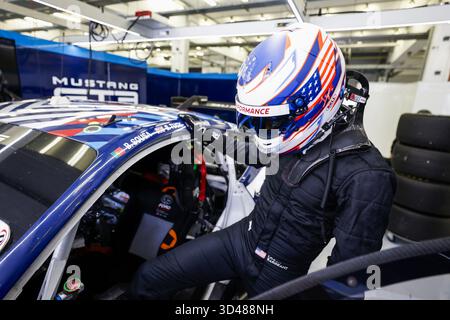 SARGEANT Logan (usa), Proton Competition, Ford Mustang LMGT3 #77, LM GT3, Aktion während des Rookie Tests der FIA World Endurance Championship 2025 2025, am 9. November 2025 auf dem Bahrain International Circuit in Sakhir, Bahrain Stockfoto