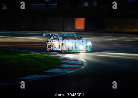 Marken Hatch, Großbritannien. November 2025. Chris Bingham fährt für Raceworks Motorsport in einem Ginetta G55 GT4 (GT-Klasse) bei der Britcar Endurance Championship am 8. November 2025 in Brands Hatch Indy. (Foto: Craig Allan-McWilliams) Credit: Craig Allan-McWilliams/Alamy Live News Stockfoto