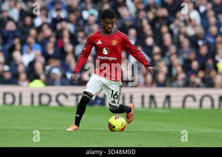 London, Großbritannien. November 2025. AMAD Diallo von Manchester United (16) in Aktion. Premier League-Spiel Tottenham Hotspur gegen Manchester United am Samstag, den 8. November 2025, im Tottenham Hotspur Stadium in London. Dieses Bild darf nur für redaktionelle Zwecke verwendet werden. Nur redaktionelles Bild von Andrew Orchard/Alamy Live News Stockfoto