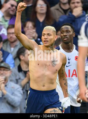 London, Großbritannien. November 2025. Tottenham Hotspur / Manchester United - Premier League - Tottenham Hotspur Stadium - London. Richarlison feiert sein Ziel. Bildnachweis: Mark Pain / Alamy Live News Stockfoto
