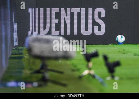 Ein allgemeiner Blick in das Stadion während des Fußballspiels der Serie A 2025/26 zwischen Juventus FC und Turin im Allianz Stadion in Turin Stockfoto