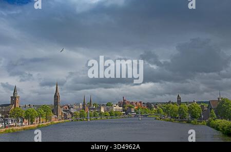 City of the Highlands: Inverness Stadtbild entlang des Flusses Ness, Schottland Stockfoto