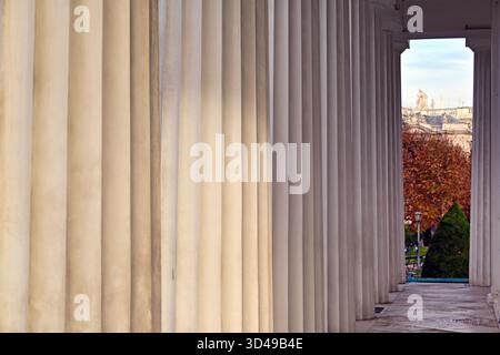 Theseus-Tempel im Volksgarten, Herbstsaison, Wien Stockfoto