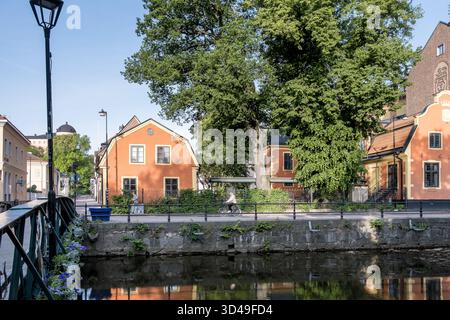 Uppsala, Schweden – Blick auf das Studentengebäude der Västgöta Nation am Fluss Fyris, einer der ältesten Studentenstaaten der Universität Uppsala. Stockfoto