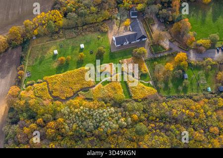Luftbild, Emscherquellhof mit Quelle der Emscher, Emscherquelle im Herbst, Naturerlebnis Emscherquelle, Hohenleuchte, Holzwickede, Ruhrgebiet, Nordrhein-Westfalen, Deutschland ACHTUNGxMINDESTHONORARx60xEURO *** Luftansicht, Emscherquellhof mit Emscher-Quelle im Herbst, Naturerlebnis Emscher-Quelle, Hohenleuchte, Holzwickede, Ruhrgebiet, Nordrhein-Westfalen, Deutschland ACHTUNGxMINDESTHONORARx60xEURO Stockfoto