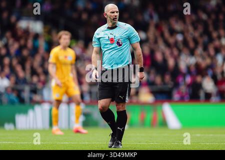 London, Großbritannien. November 2025. Schiedsrichter Tim Robinson während des Premier League-Spiels zwischen Crystal Palace und Brighton und Hove Albion im Selhurst Park in London. Quelle: SPP Sport Pressefoto. /Alamy Live News Stockfoto