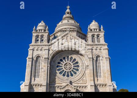 Fassade der Basilika Santa Luzia auf dem Berg in Viana do Castelo, Portugal Stockfoto