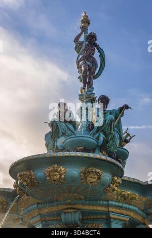 Berühmter Ross Fountain in Princes Street Gardens in Edinburgh City, Großbritannien Stockfoto