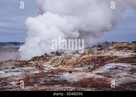 Gunnuhver geothermische Gebiet in Reykjanes UNESCO Global Geopark in der Nähe von Grindavik Stadt, Südliche Halbinsel, Island Stockfoto