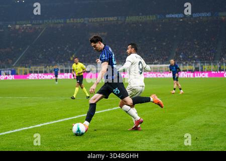 Mailand, Italie. November 2025. Alessandro Bastoni während des italienischen Meisterschaftsspiels Serie A zwischen FC Internazionale und SS Lazio am 9. November 2025 im Giuseppe Meazza Stadion in Mailand, Italien - Foto Alessio Morgese/DPPI Credit: DPPI Media/Alamy Live News Stockfoto
