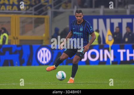 Mailand, Italie. November 2025. Manuel Akanji während des italienischen Meisterschaftsspiels Serie A zwischen dem FC Internazionale und der SS Lazio am 9. November 2025 im Giuseppe Meazza Stadion in Mailand, Italien - Foto Alessio Morgese/DPPI Credit: DPPI Media/Alamy Live News Stockfoto