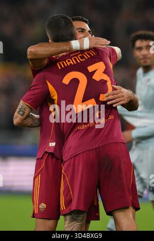 Stadio Olimpico, Rom, Italien. November 2025. Fußball der Serie A; Roma gegen Udinesen; Romas-Spieler feiern ihren Sieg am Ende des Spiels Credit: Action Plus Sports/Alamy Live News Stockfoto