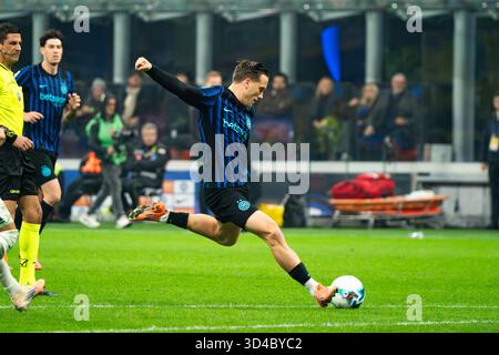 Mailand, Italien. November 2025. Piotr Zielinski (FC Inter) während des italienischen Meisterschaftsspiels Serie A zwischen dem FC Internazionale und der SS Lazio am 9. November 2025 im Giuseppe Meazza Stadion in Mailand. Credit: Luca Rossini/Alamy Live News Credit: Luca Rossini/Alamy Live News Stockfoto