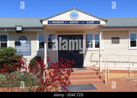 Temora, NSW, Australien. November 2025. Das Temora Aviation Museum bietet vom 2. September bis 20. November 2025 freien Eintritt, um 80 Jahre seit Ende des Zweiten Weltkriegs zu feiern. Das 1999 gegründete Temora Aviation Museum zeigt eine der weltweit besten Sammlungen fliegender historischer Flugzeuge. Kredit: Carrot/Alamy Live News Stockfoto