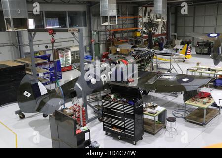 Temora, NSW, Australien. November 2025. Das Temora Aviation Museum bietet vom 2. September bis 20. November 2025 freien Eintritt, um 80 Jahre seit Ende des Zweiten Weltkriegs zu feiern. Das 1999 gegründete Temora Aviation Museum zeigt eine der weltweit besten Sammlungen fliegender historischer Flugzeuge. Abgebildet: Spitfire. Kredit: Carrot/Alamy Live News Stockfoto