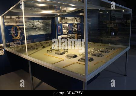 Temora, NSW, Australien. November 2025. Das Temora Aviation Museum bietet vom 2. September bis 20. November 2025 freien Eintritt, um 80 Jahre seit Ende des Zweiten Weltkriegs zu feiern. Das 1999 gegründete Temora Aviation Museum zeigt eine der weltweit besten Sammlungen fliegender historischer Flugzeuge. Kredit: Carrot/Alamy Live News Stockfoto