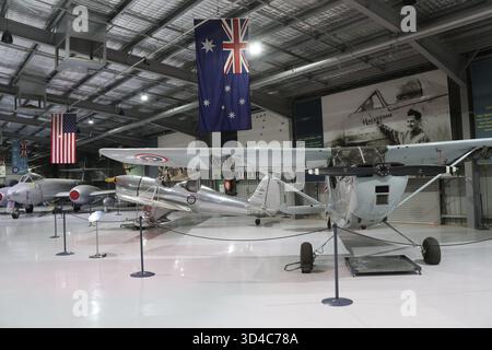 Temora, NSW, Australien. November 2025. Das Temora Aviation Museum bietet vom 2. September bis 20. November 2025 freien Eintritt, um 80 Jahre seit Ende des Zweiten Weltkriegs zu feiern. Das 1999 gegründete Temora Aviation Museum zeigt eine der weltweit besten Sammlungen fliegender historischer Flugzeuge. Kredit: Carrot/Alamy Live News Stockfoto