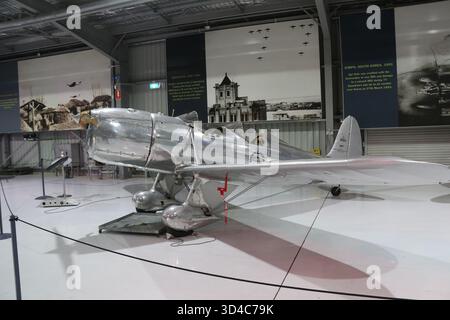 Temora, NSW, Australien. November 2025. Das Temora Aviation Museum bietet vom 2. September bis 20. November 2025 freien Eintritt, um 80 Jahre seit Ende des Zweiten Weltkriegs zu feiern. Das 1999 gegründete Temora Aviation Museum zeigt eine der weltweit besten Sammlungen fliegender historischer Flugzeuge. Kredit: Carrot/Alamy Live News Stockfoto