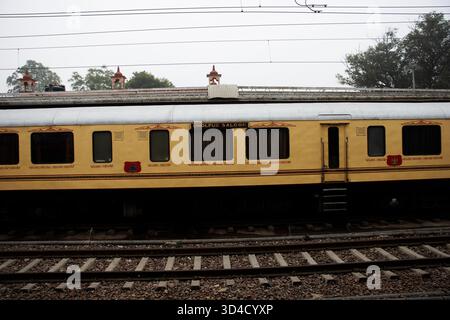 SAWAI MADHOPUR, RAJASTHAN, INDIEN - 2. FEBRUAR 2024 die India Railways Sawai Madhopur Junction Bahnhof SWM - Heritage Palace on Wheels Stockfoto